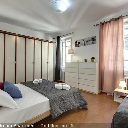 Apartment Alice & Ellen By Mamo Florence