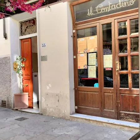 Bed & Breakfast Tre Gigli A Firenze, 5 Minutes From Station, Via Palazzuolo 55