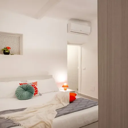 Il Giglio - Tintori Apartment Florence