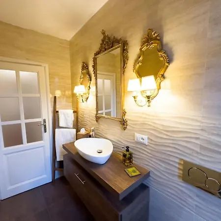 Santa Caterina Palace In Florence-3 Bedroom Apartment