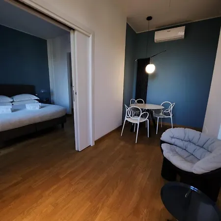 Sweetly In Apartment *