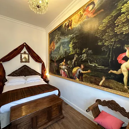 Santa Caterina Palace In Florence-3 Bedroom Apartment Florence