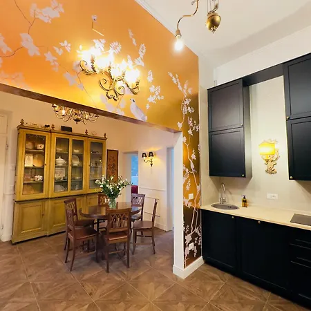 Santa Caterina Palace In Florence-3 Bedroom Apartment