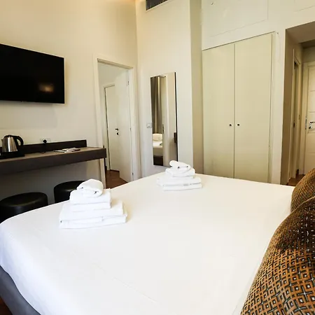 Embassy Hotel 4*