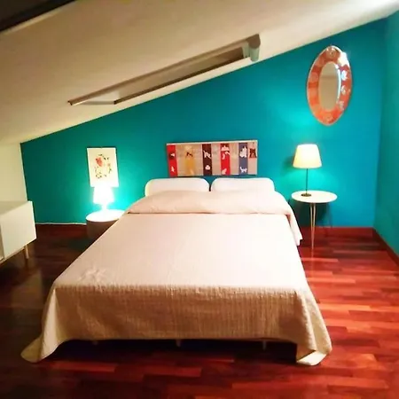 House Nubia, San Frediano, Near Ponte Vecchio, With Free Private Parking Lot Apartment *