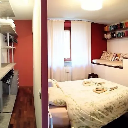 House Nubia, San Frediano, Near Ponte Vecchio, With Free Private Parking Lot Apartment *