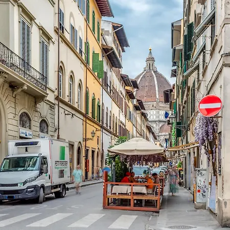 Comodo Dietro Il Duomo