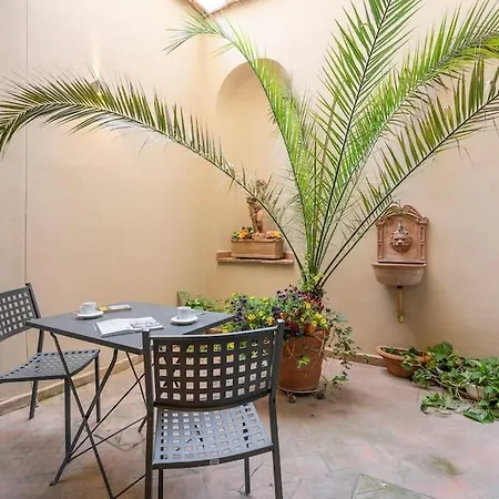 Apartment Little Patio Florence