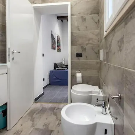 Modern House + 2 Free Bikes, Historical Center Of *