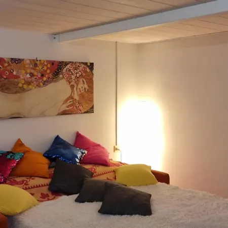 Laura Apartment *