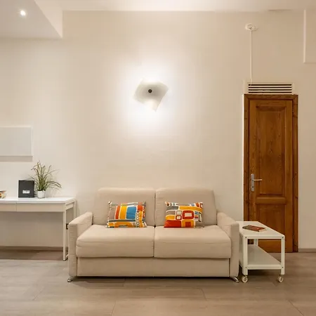 Pergola - 1 Bdr Flat With Inner Courtyard Apartment Florence