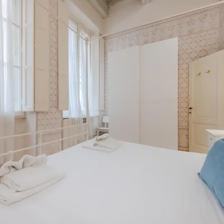 A 200m Uffizi - 90m Ponte Vecchio Apartment *