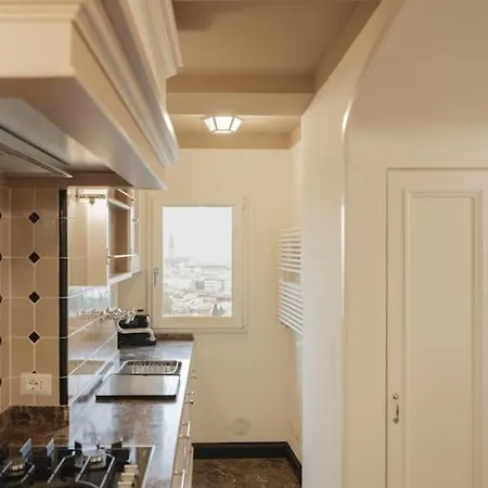 Luxury Window On Флоренция