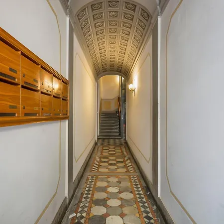 Bright Last-floor With Terrace Daire Floransa