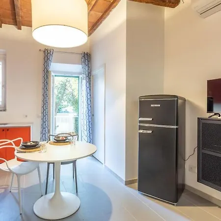 Apartment Careggi, Meyer, Cto Con Giardino Florence