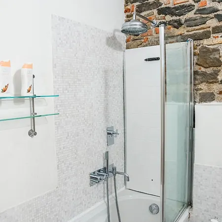Deluxe Apt+private Parking Apartment *