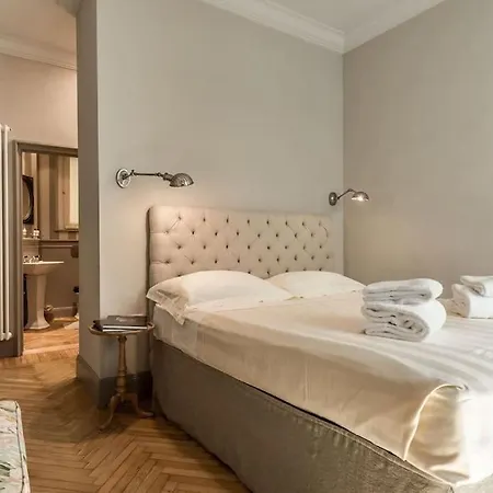 Luxury River View Apartment *