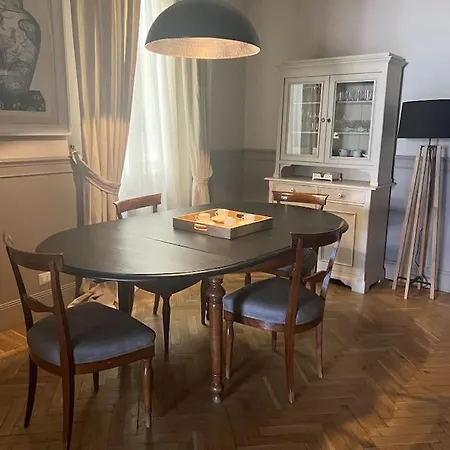 Luxury River View Apartment Florence