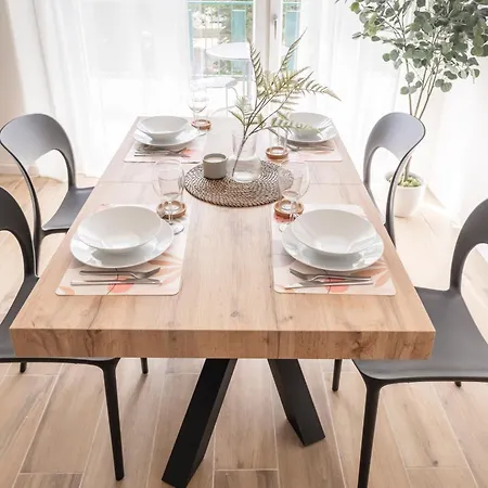 Leopoldo Cozy Loft - Tram, Air C, Netflix Apartment *