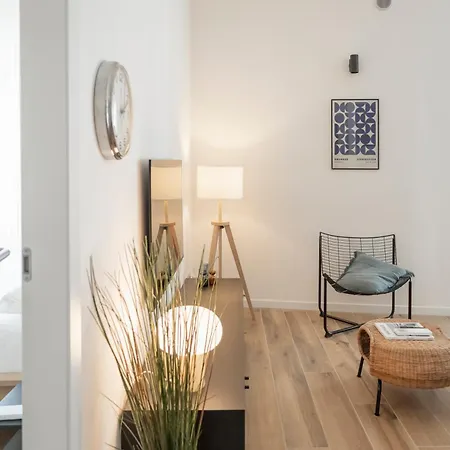 Apartment Leopoldo Cozy Loft - Tram, Air C, Netflix *