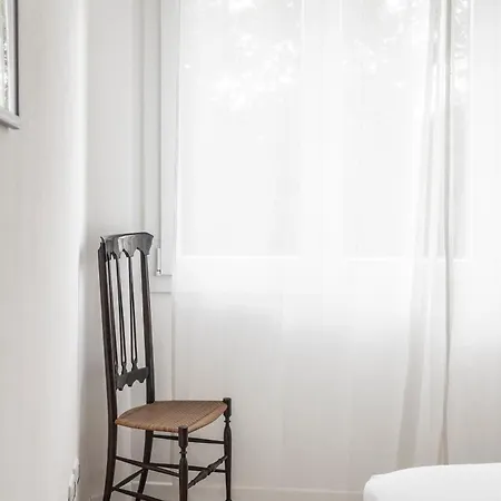 Leopoldo Cozy Loft - Tram, Air C, Netflix Apartment