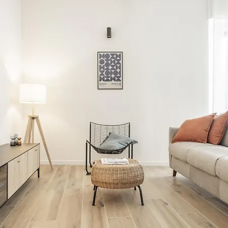 Leopoldo Cozy Loft - Tram, Air C, Netflix Apartment