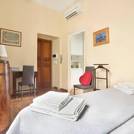 Small Studio, Donatello, Next To The Duomo Of Apartamento *