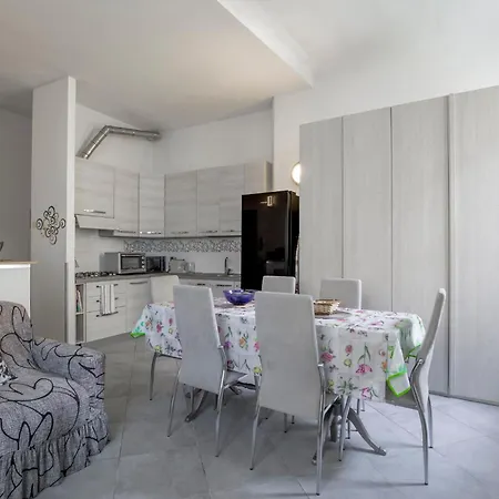 Cozy Close To The Airport