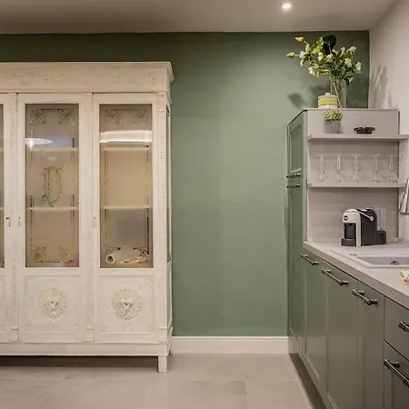 Silk Art Apartment