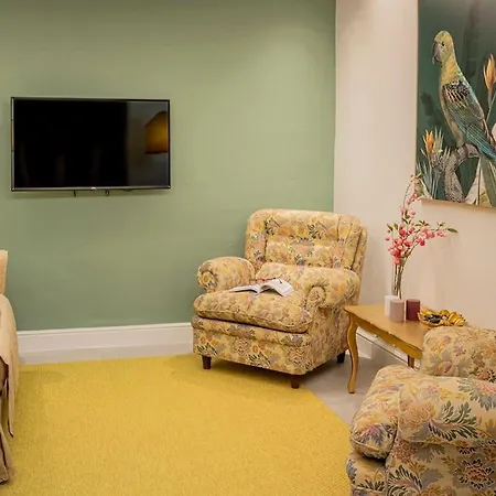 Apartment Silk Art *