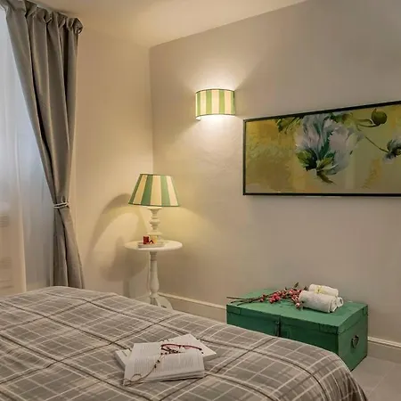 Apartment Silk Art