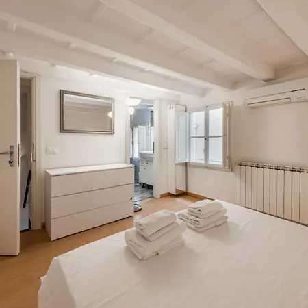 Santa Croce Palace By Mmega Apartment *