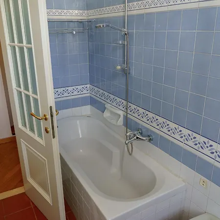 Spacious And Pleasant 2-br