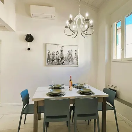 Apartment White Iris Florence