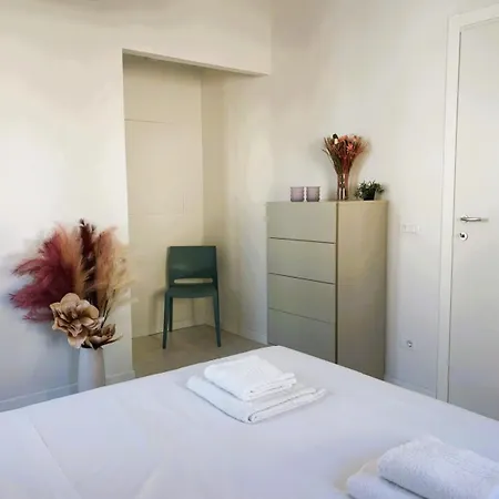 Apartment White Iris