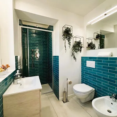 White Iris Apartment *