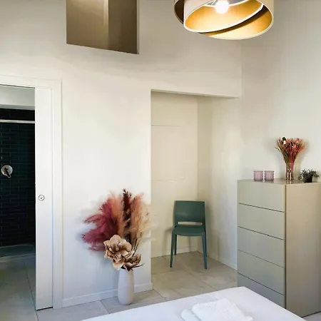 White Iris Apartment *