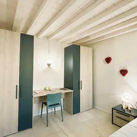 Apartment White Iris Florence