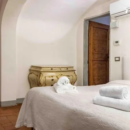 Apartment Santo Spirito 2 Bedroom *