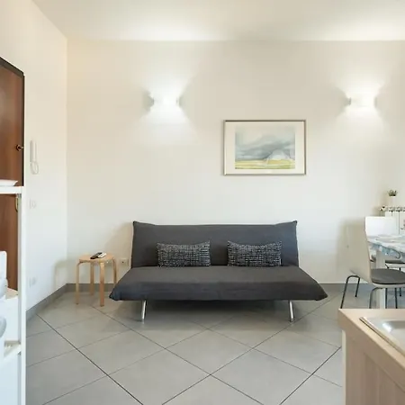 Crystal House Front Tramvia Florence