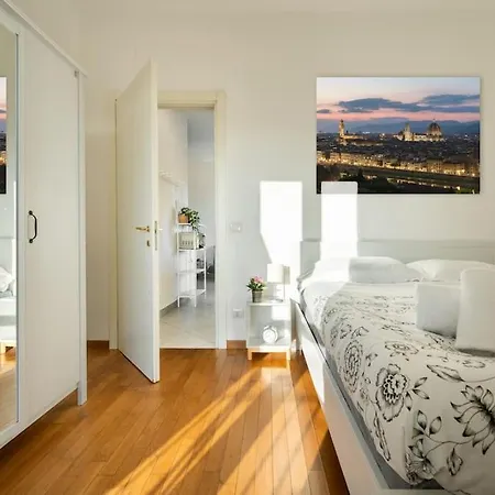 Crystal House Front Tramvia Apartment Florence