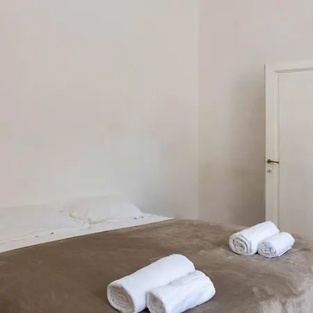 Apartment Romana 4 Bedrooms With Garden