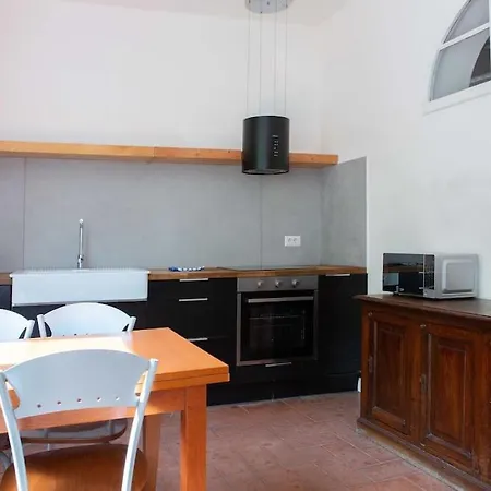 Romana 4 Bedrooms With Garden