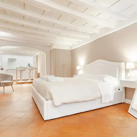Amazing In Piazza Santa Croce Apartment Florenz