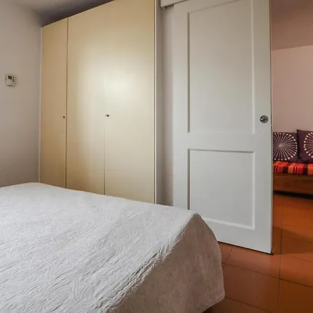 1 Bedroom Lovely In Апартаменты *