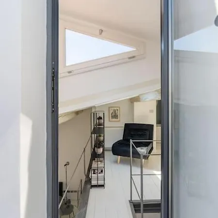 Lion 32 Apartment *