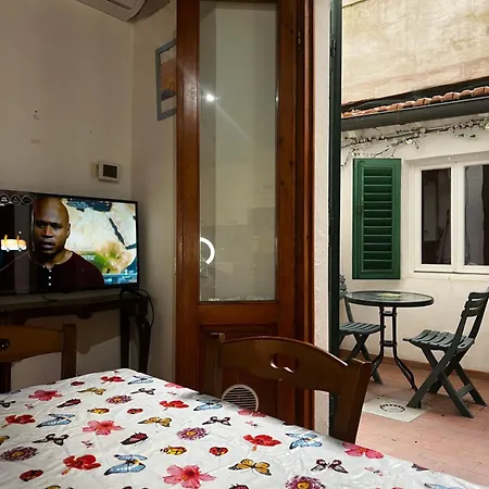 The Love's Nest In Wi-fi , Air Conditioning Апартаменты Флоренция