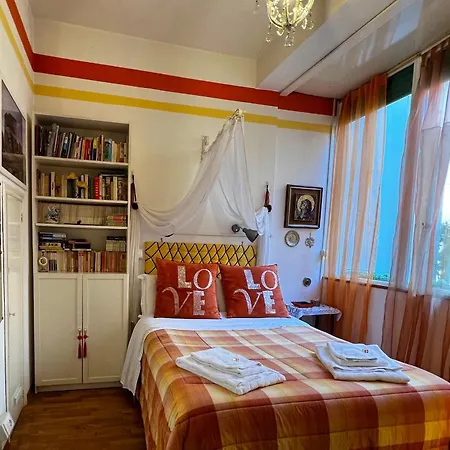 Bed & Breakfast Tre Gigli A Firenze, 5 Minutes From Station, Via Palazzuolo 55 *