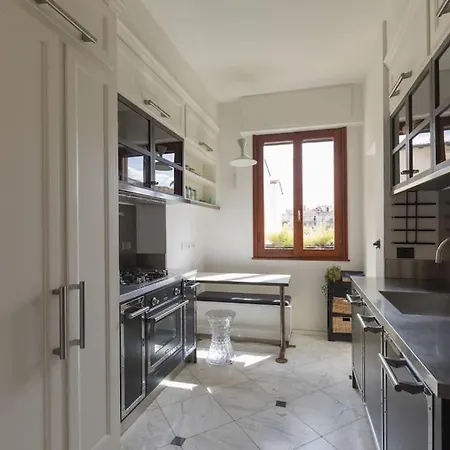 Luxury Flat - Enzo Ferrari's Ex Lover Apt Apartment *
