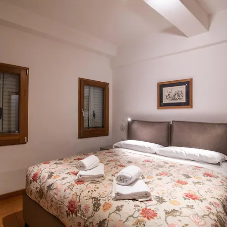 Apartment In The Heart Of *